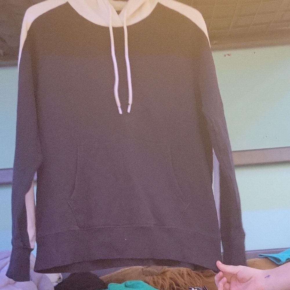 Under Armour Black and White Sweatshirt Hoodie